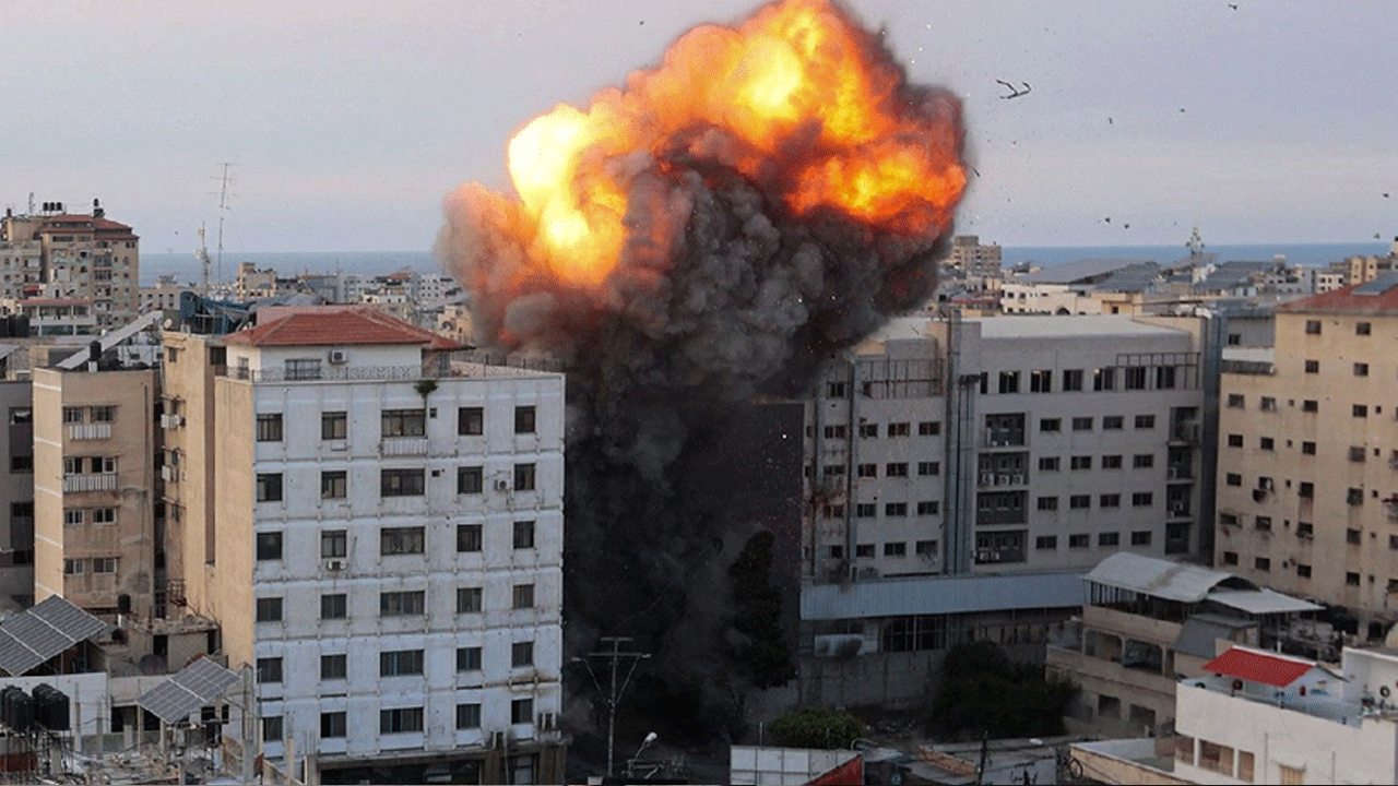 İsrail'in Gazze'de 3 eve düzenlediği saldırılarda 5 Filistinli öldü