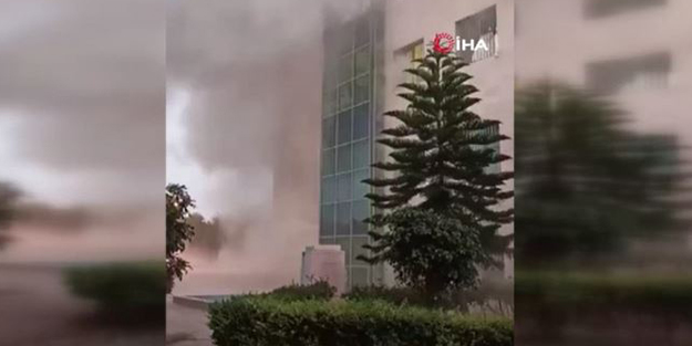 İsrail’in son kalleşliği! Türkiye-Filistin Dostluk Hastanesi’ne saldırı anı görüntülendi