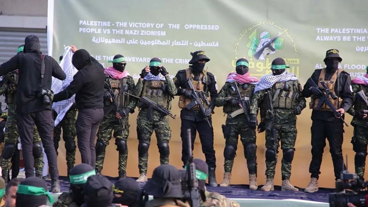 İsrailli esir dünyaya mesajı böyle verdi: "Bizi Kassam’ın elinden güç kullanarak çıkaracak kimse yok"