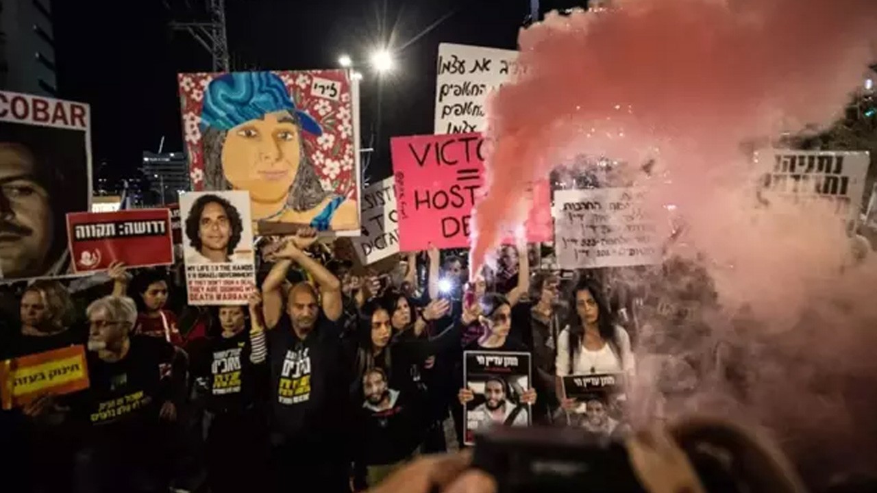 İsrailli esirlerin aileleri sokaklara döküldü