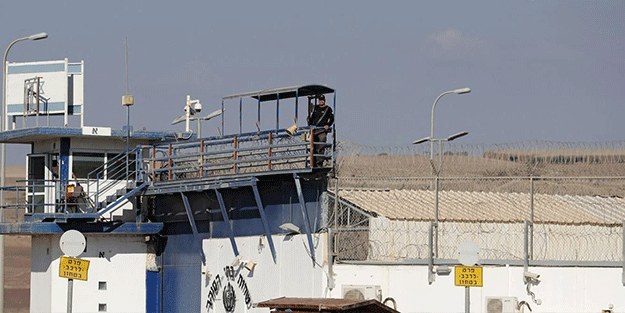 İsrailli gardiyanlar, Filistinli bir esiri darbederek öldürdü