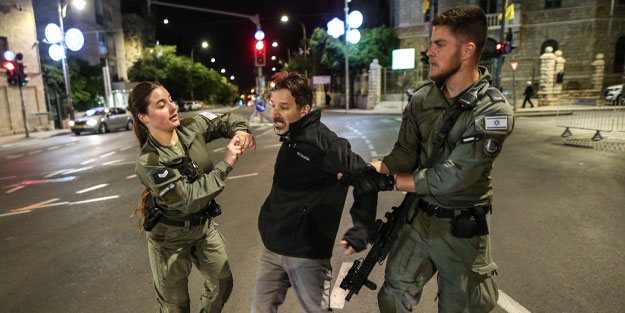 İsrailliler ateşkes için sokaklara indi