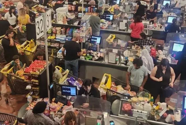 İsrailliler telefonlarına gelen mesaj sonrası marketlere akın etti! Korku dağları sardı