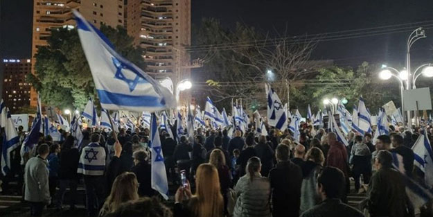 İsrailliler yine sokaklara indi