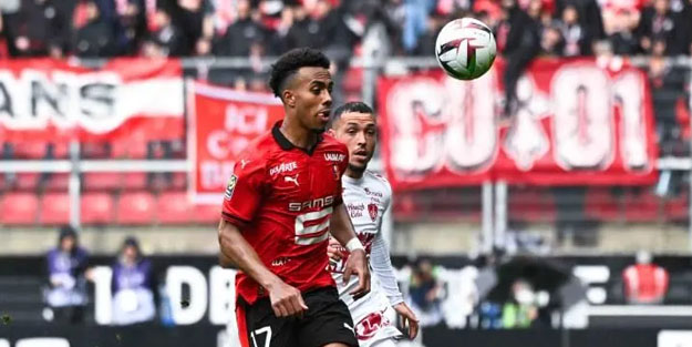 Israrla istediği genç yıldız ana kadroya 6 milyon euro bedelle geldi: Galatasaray yeni Sacha Boey'ine kavuştu!