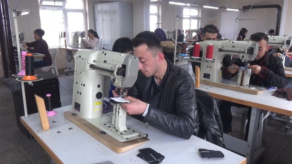 İşsiz gençler hem nitelikli elemana dönüşüyor, hem de iş buluyor 