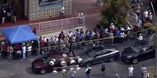 İşsizlik maaşı için sıraya giren ABD'liler böyle görüntülendi