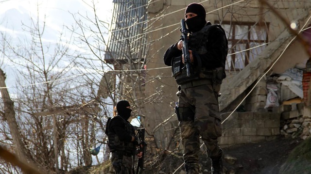 İstanbu Sultangazi'de hava destekli terör operasyonu