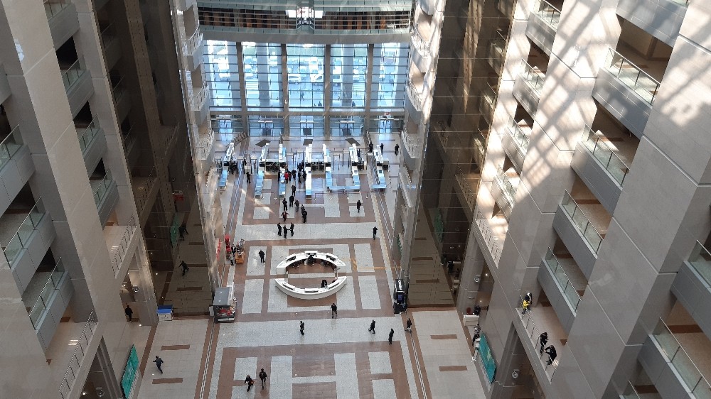 İstanbul Adalet Sarayı koridorları boş kaldı 