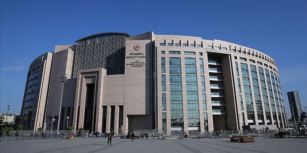 İstanbul Adliyesi girişinde hareketli anlar! Bir anda koşmaya başladı