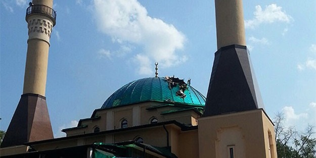 İstanbul Ahat Cami'ne havan topu isabet etti.