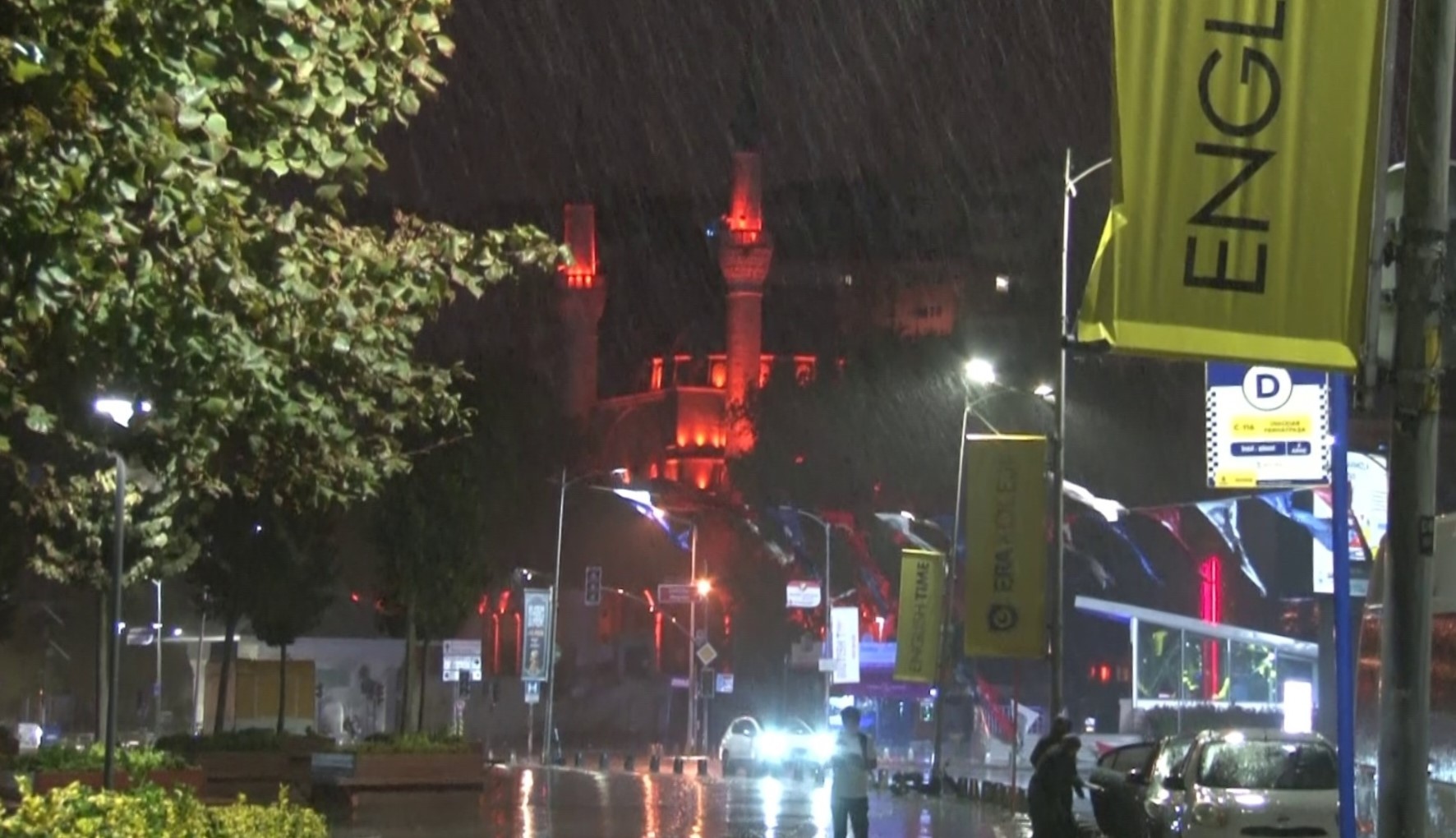 İstanbul Anadolu Yakası'nda sağanak yağış etkili oldu