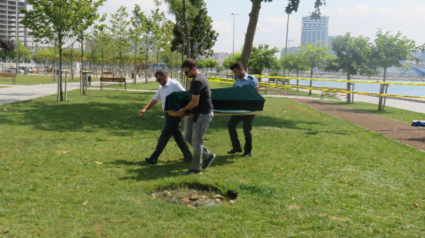 İstanbul Bakırköy'de korkunç görüntü! Kıyıya cenin vurdu