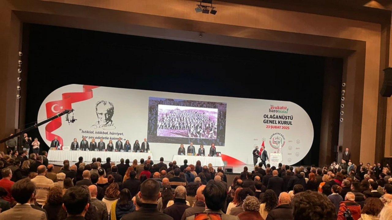 İstanbul Barosu'nda olaylı kurultay: Bize demokrasiyi emperyalistler mi öğretecek?