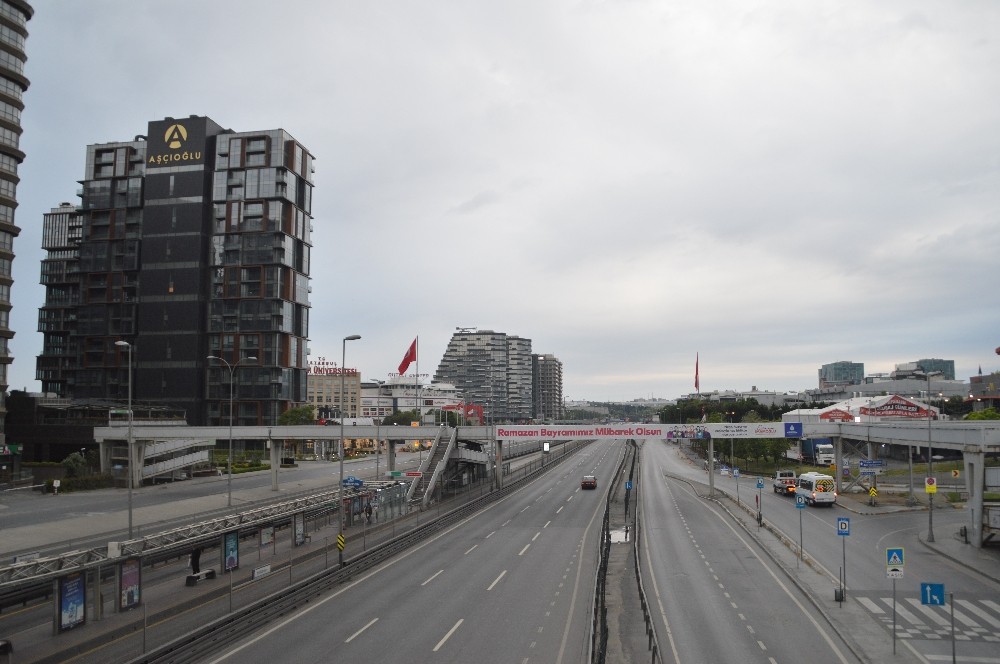 İstanbul bayramın ikinci gününde de sessizliğini koruyor 