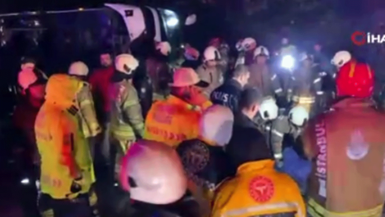 İstanbul Bayrampaşa’da yolcu otobüsü devrildi! Çok sayıda yaralı!