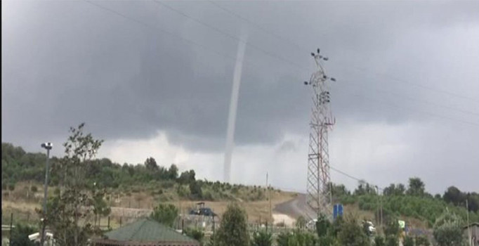 İstanbul Beykoz'da hortum çıktı