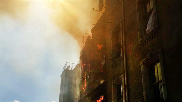 İstanbul Beyoğlu’nda yangın paniği
