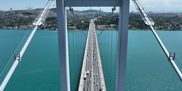 İstanbul Boğazı eşsiz manzarası ile turkuaza boyandı