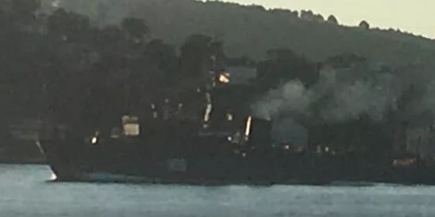 İstanbul Boğazı'nda dikkat çeken görüntü!