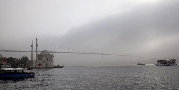 İstanbul Boğazı'nda gemi geçişleri askıya alındı