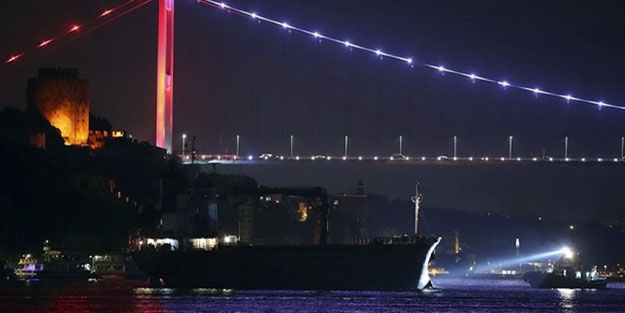 İstanbul Boğazı'nda gemi trafiği askıya alındı