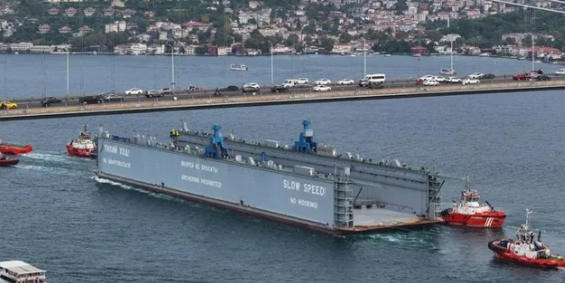 İstanbul Boğazı'nda gemi trafiği çift yönlü açıldı