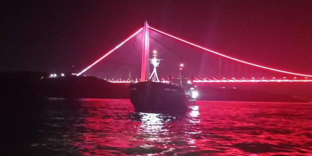 İstanbul Boğazı'nda gemi trafiği çift yönlü askıya alındı