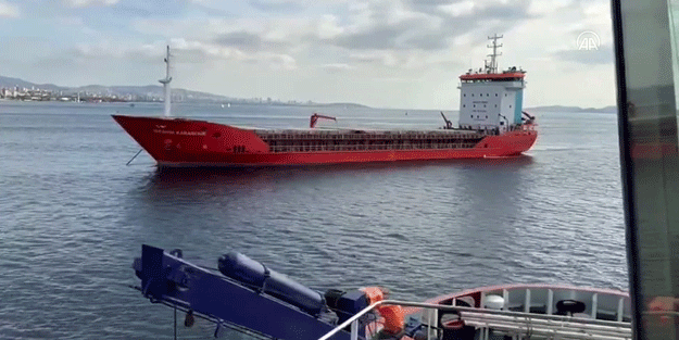 İstanbul Boğazı'nda hareketli anlar