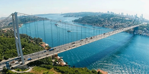 İstanbul Boğazı'nda hareketlilik! Gemi trafiği durduruldu