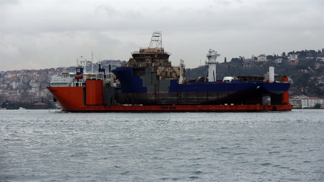 İstanbul Boğazı’nda ilginç görüntü