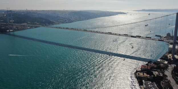 İstanbul Boğazı'nın rengi değişti!