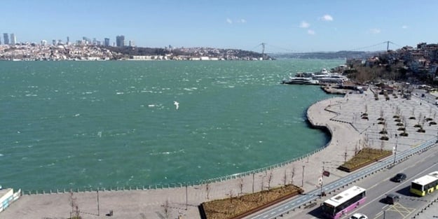 İstanbul Boğazı'nda sıra dışı görüntü! Bakanlar bir daha baktı