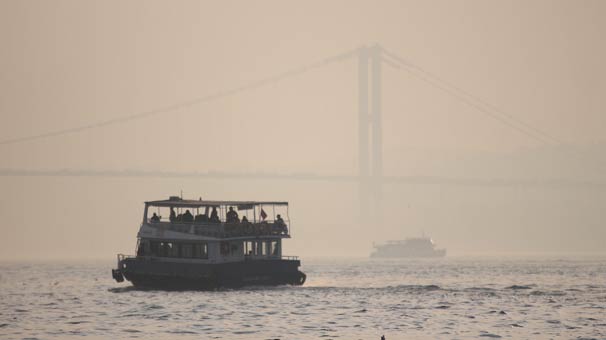 İstanbul Boğazı’nda sis etkili oldu