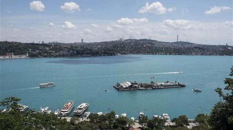 İstanbul Boğazı'ndaki esrarengiz görüntünün sırrı!