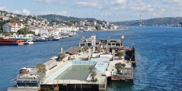 İstanbul Boğazı'nın ortasında moloz yığını
