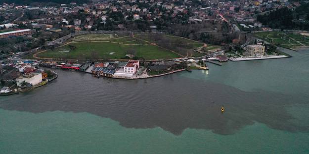 İstanbul Boğazı'nın rengi değişti!