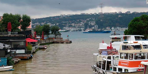 İstanbul Boğazı'nın rengi değişti! Yağış sonrası kahverengiye büründü