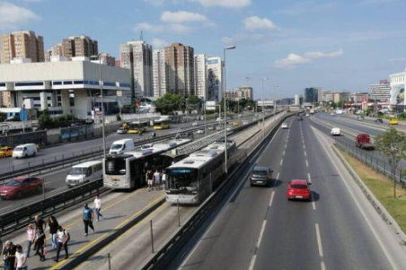 İstanbul boşalırken yollar dolup taştı