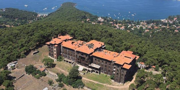 İstanbul Büyükada'daki gizemli yapı: Rum Yetimhanesi