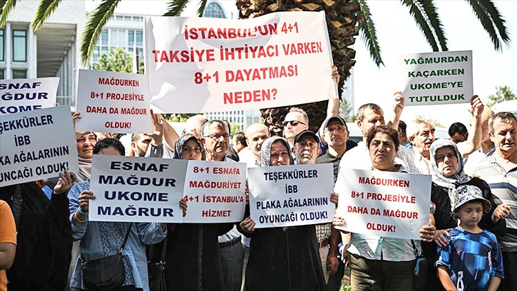 İstanbul Büyükşehir Belediyesi önünde eylem: 'Esnaf memnun değil, halk memnun değil'