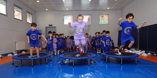 İstanbul Büyükşehir Belediyesi'nden öğrencilere kış spor okulu