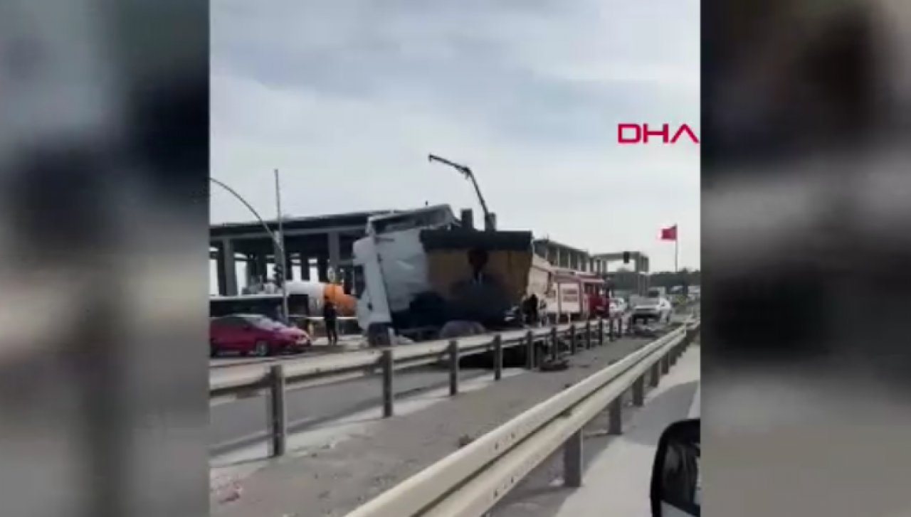 İstanbul Caddesi’nde korku dolu anlar! Kamyonlar kafa kafaya çarpıştı