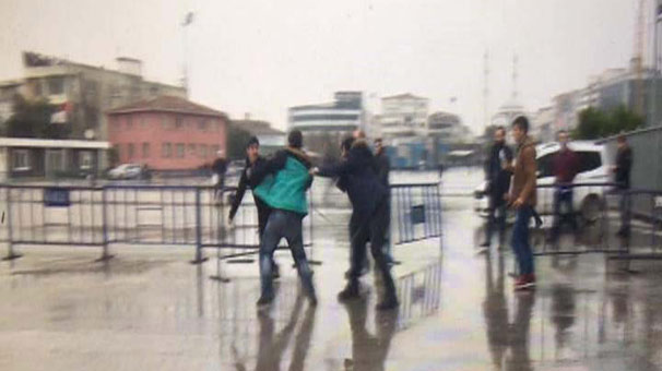 İstanbul Adalet Sarayı önünde kavga