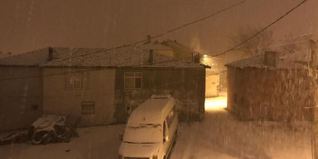 İstanbul Çatalca beyaza büründü!
