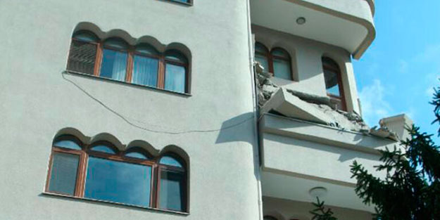 İstanbul depremi sonrası Şişli'de balkon çöktü