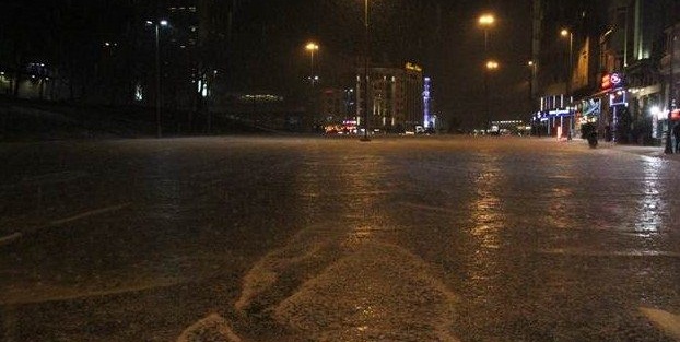 İstanbul dolu ve yağmura teslim