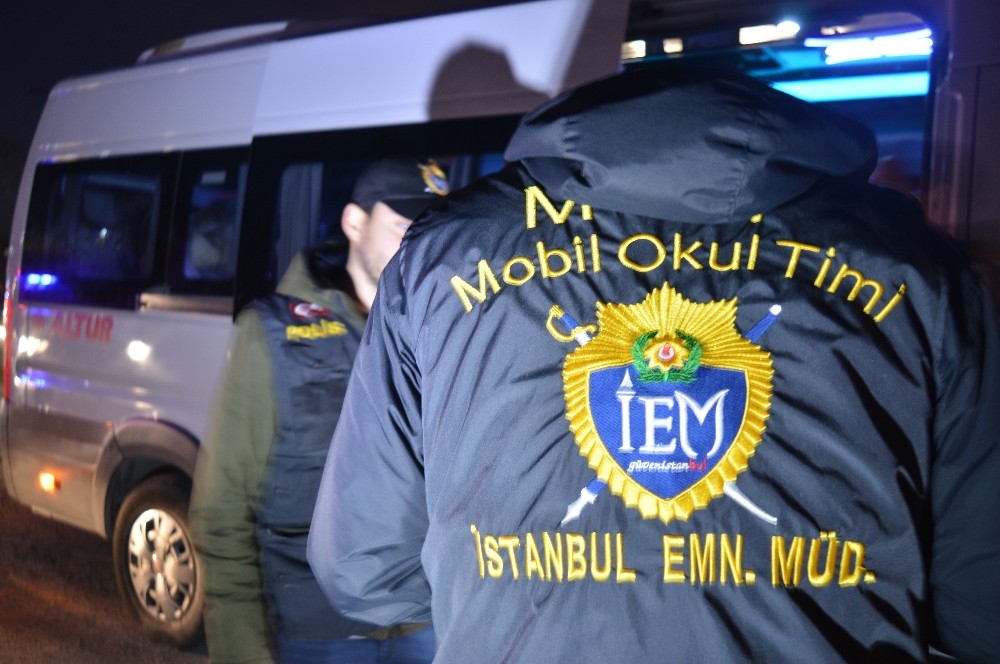 İstanbul Emniyet Müdürlüğü okul önlerinde uygulama gerçekleştirdi 