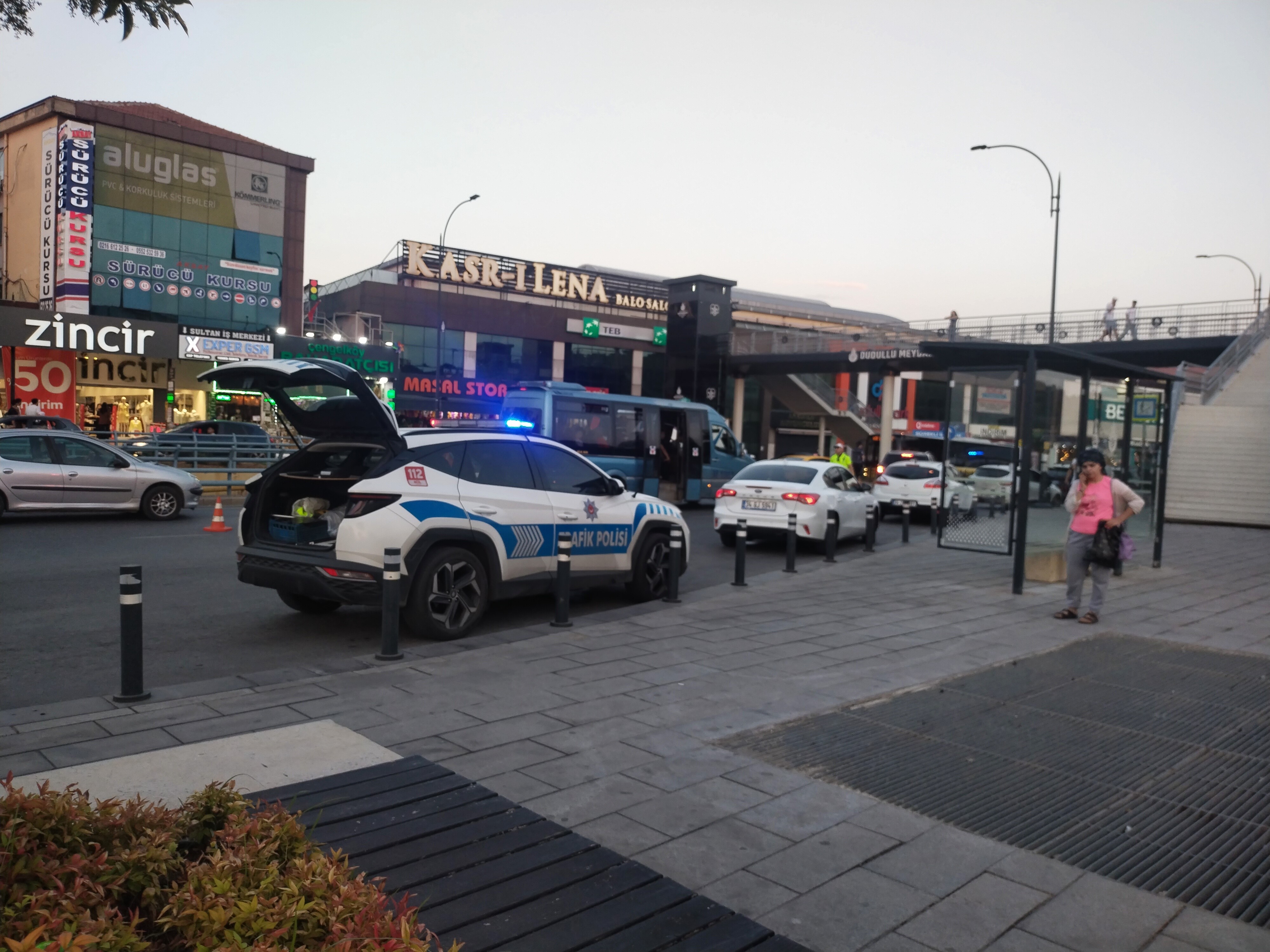 İstanbul Emniyet Müdürü Selami Yıldız, Ümraniye'de yapılan denetime katıldı