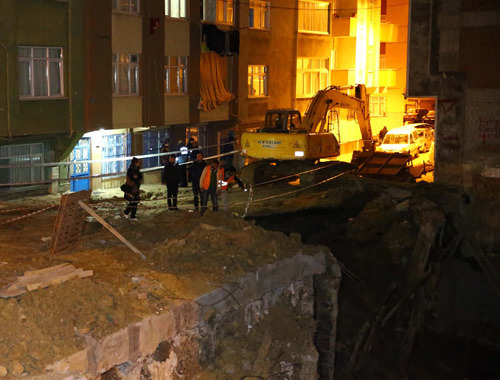 İstanbul Esenler'de büyük panik 4 bina boşaltıldı